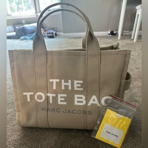Marc Jacobs Canvas Medium Tote (Beige)